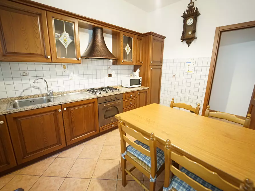 Immagine 2 di Trilocale in affitto  a Chiavari