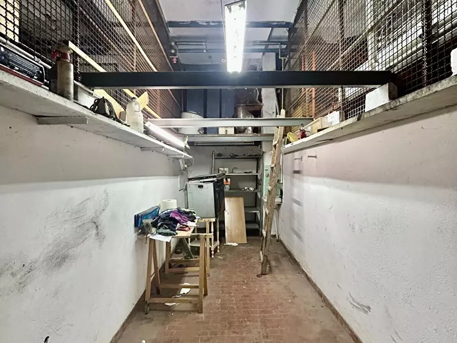 Immagine 2 di Garage in vendita  in Via Valdinievole a Firenze