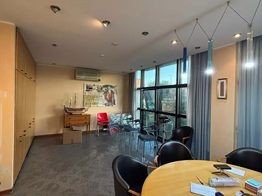 Immagine 4 di Laboratorio in vendita  in Via Castonella a Campi Bisenzio