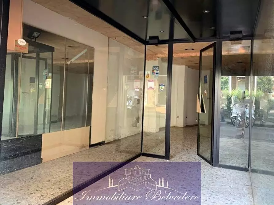 Immagine 5 di Locale commerciale in vendita  in Via Spinello Aretino a Firenze