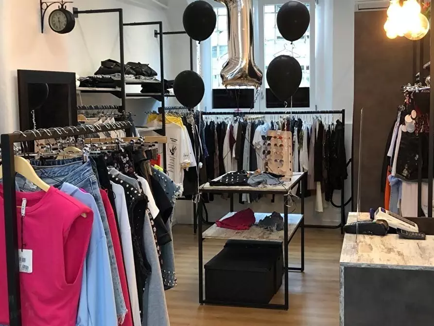 Immagine 4 di Locale commerciale in vendita  in Via di Santo Stefano in Pane 5r a Firenze