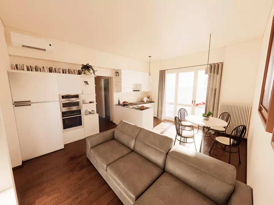 Immagine 4 di Quadrilocale in vendita  in Via Ugo Foscolo a Camaiore