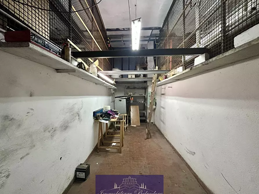 Immagine 3 di Garage in vendita  in Via Valdinievole a Firenze
