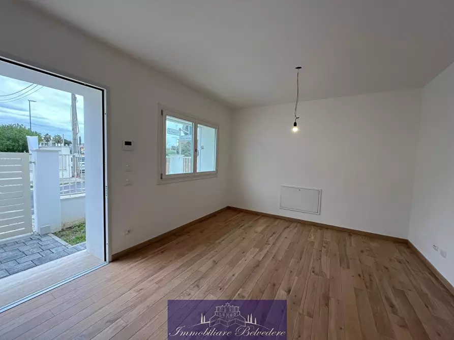 Immagine 18 di Ufficio in vendita  in Via Mazzini a Camaiore