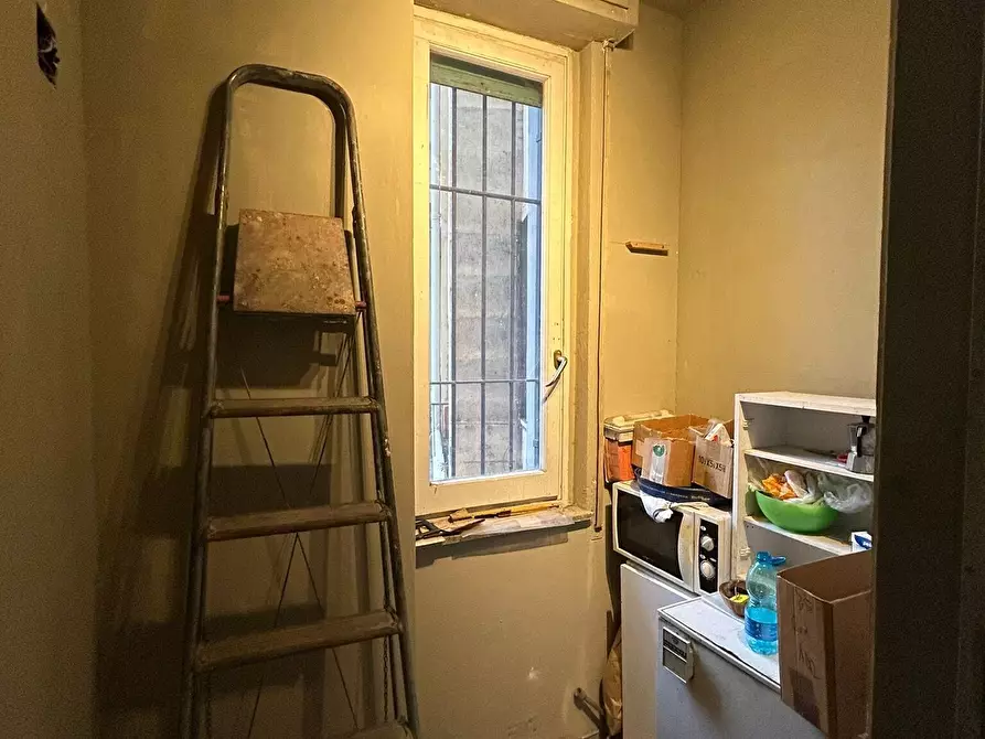 Immagine 8 di Locale commerciale in vendita  in Viale Alessandro Guidoni a Firenze