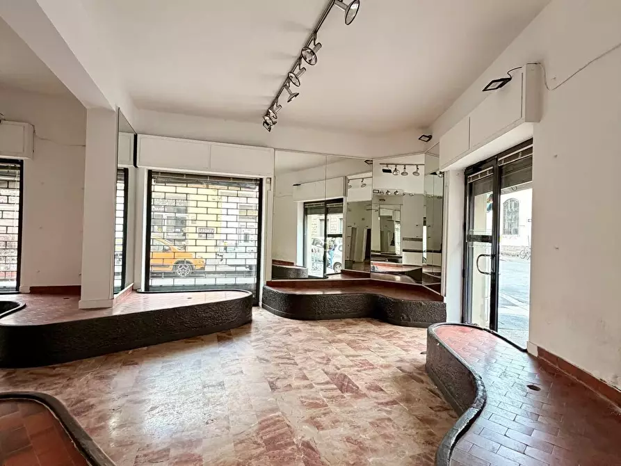 Immagine 2 di Locale commerciale in vendita  in Via Pier Capponi a Firenze