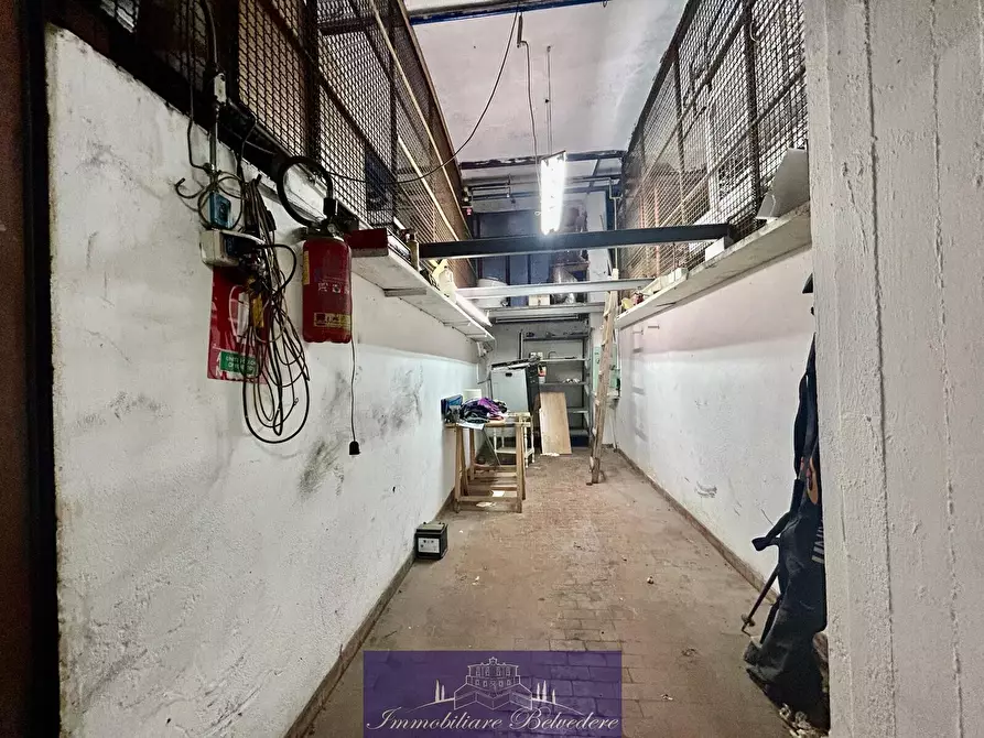 Immagine 8 di Garage in vendita  in Via Valdinievole a Firenze