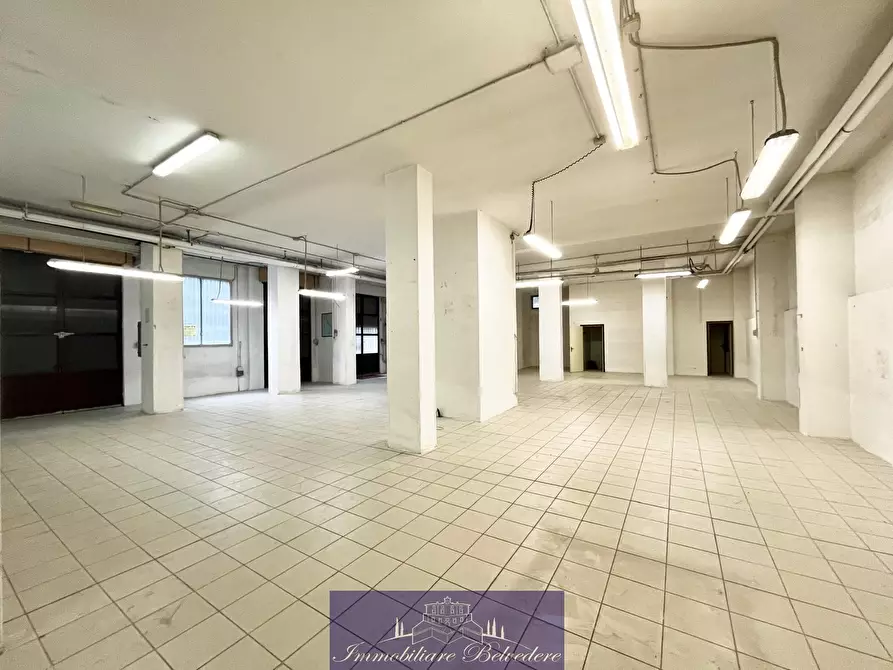 Immagine 1 di Magazzino in vendita  in Piazza Mascagni a Firenze