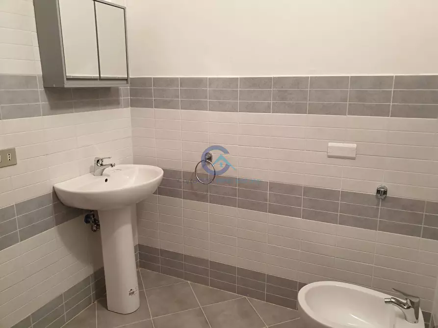 Immagine 5 di Pentalocale in affitto  a Catanzaro