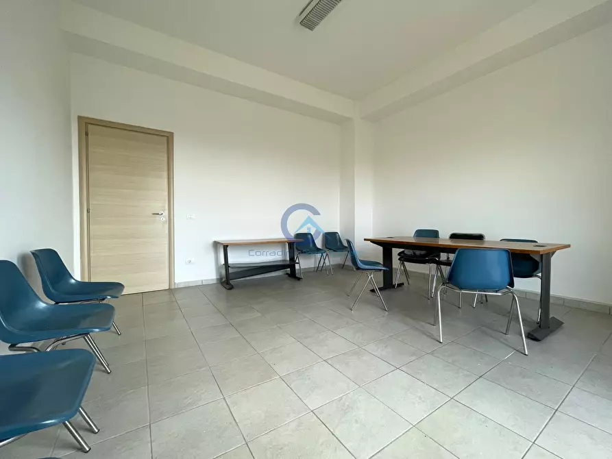 Immagine 4 di Ufficio in affitto  a Catanzaro