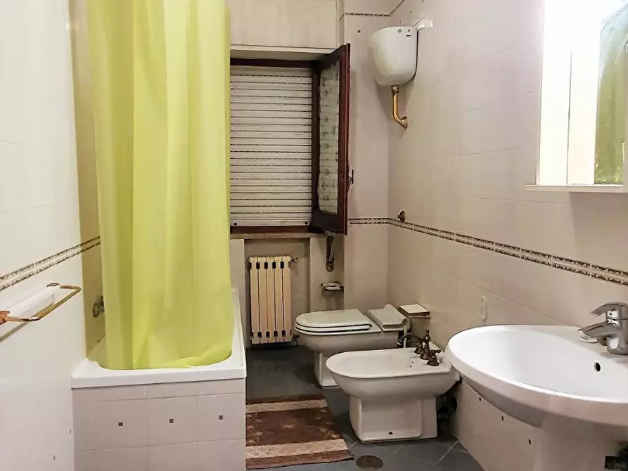 Immagine 12 di Stanza singola in affitto  a Catanzaro