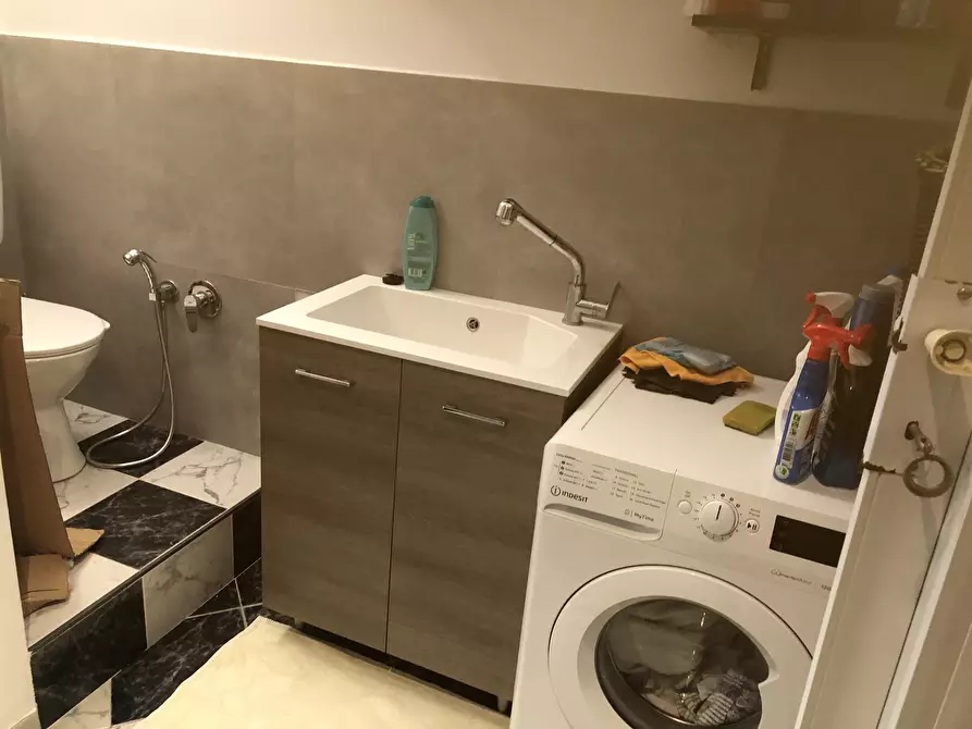 Immagine 11 di Pentalocale in vendita  in V.LE SANTA PANAGIA a Siracusa