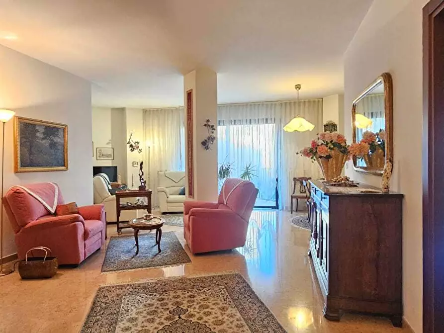 Immagine 5 di Trilocale in vendita  a Brescia