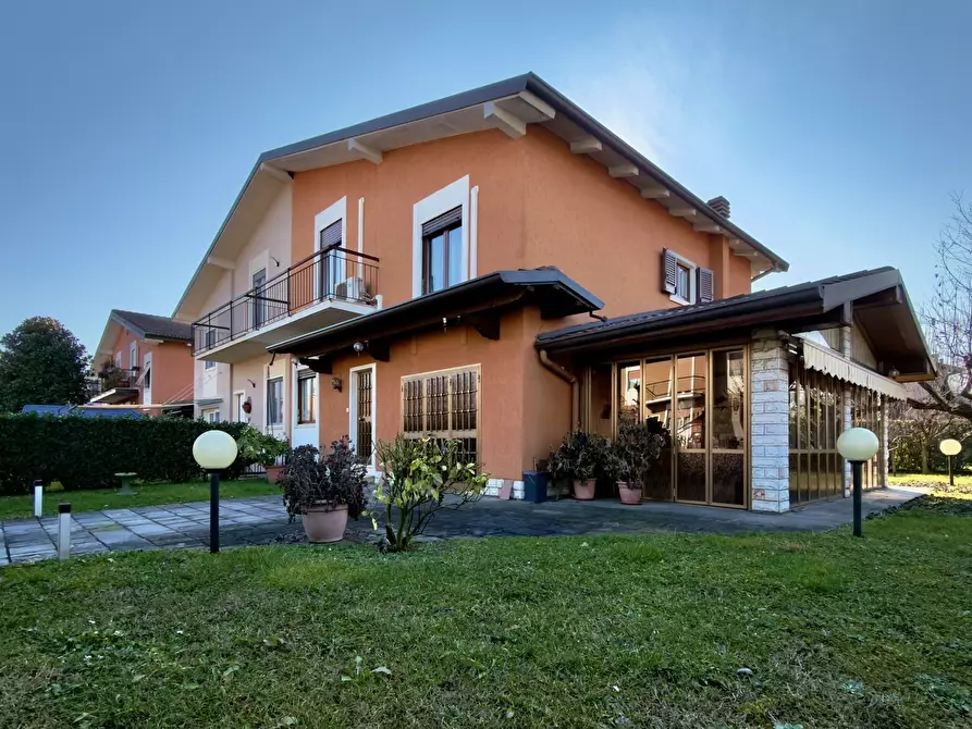 Immagine 2 di Casa bifamiliare in vendita  a Castel Mella