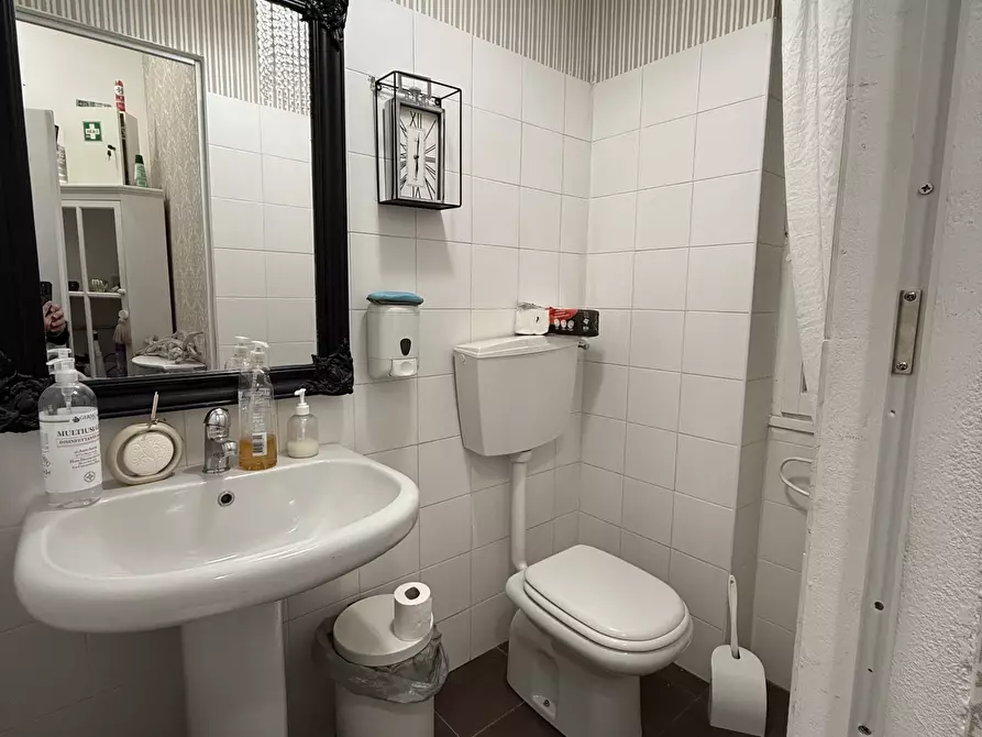 Immagine 6 di Attività commerciale in vendita  in Via Giulio Uberti 2 a Brescia