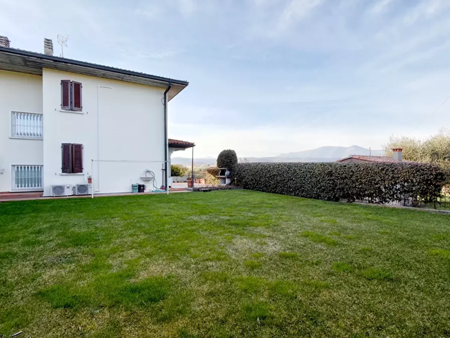 Immagine 2 di Casa bifamiliare in vendita  in Via Benaco a Puegnago Sul Garda