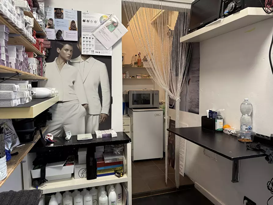 Immagine 5 di Locale commerciale in vendita  in Via Giulio Uberti 2 a Brescia