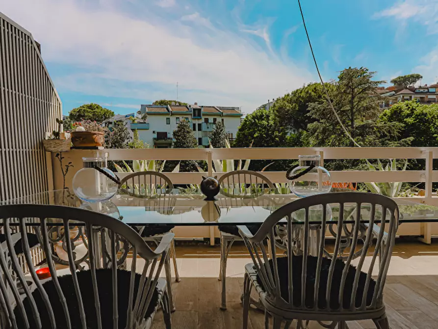 Immagine 31 di Pentalocale in vendita  in Via Misurina a Roma