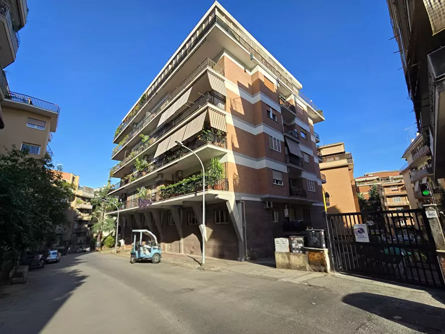 Immagine 23 di Quadrilocale in vendita  in Via Adolfo Albertazzi 92 a Roma