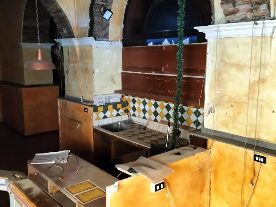 Immagine 3 di Locale commerciale in affitto  in via dei volsci a Roma