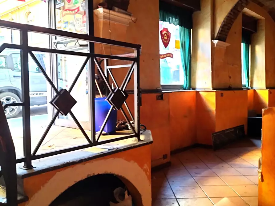 Immagine 17 di Locale commerciale in affitto  in via dei volsci a Roma