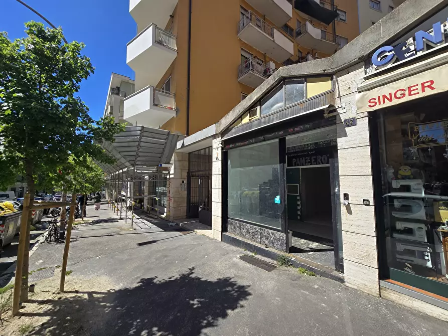 Immagine 16 di Locale commerciale in affitto  in Viale Somalia 47 a Roma