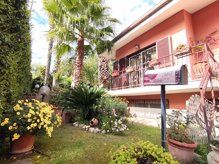 Immagine 1 di Casa bifamiliare in vendita  in Via Corona Australe 3 a Guidonia Montecelio