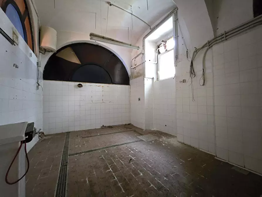 Immagine 16 di Locale commerciale in affitto  in Via dei Volsci 105 a Roma