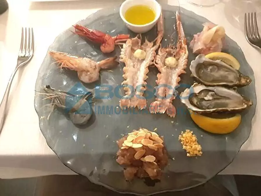 Immagine 12 di Bar / Ristorante in vendita  a Lerici