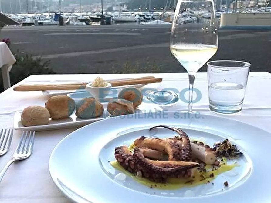 Immagine 16 di Bar / Ristorante in vendita  a Lerici