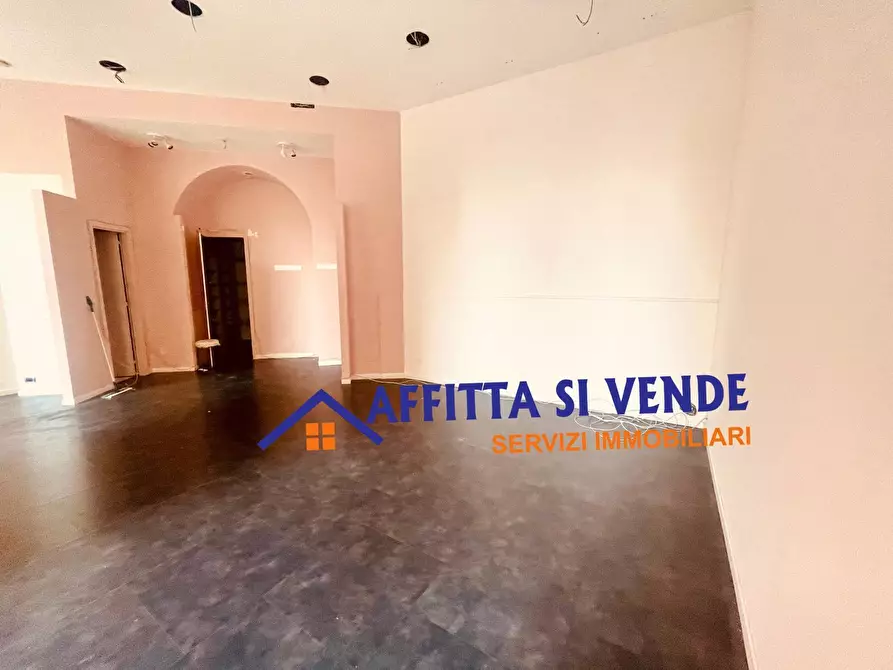 Immagine 3 di Locale commerciale in affitto  in Via Oglio 1 a Siracusa