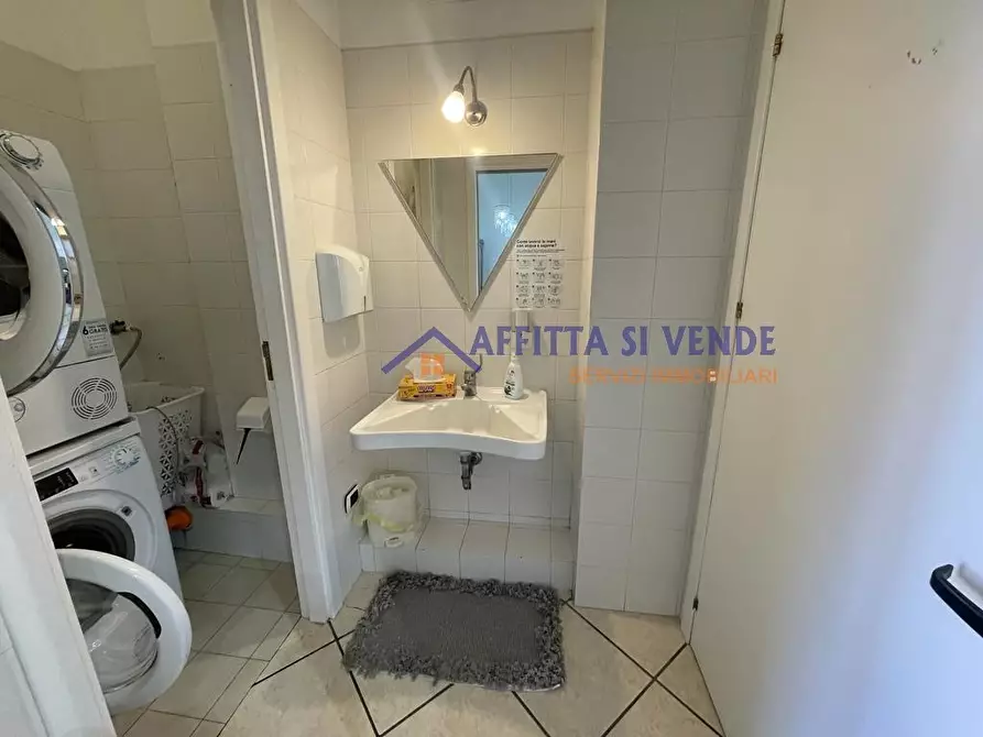 Immagine 16 di Locale commerciale in vendita  in Viale Tica 97 a Siracusa