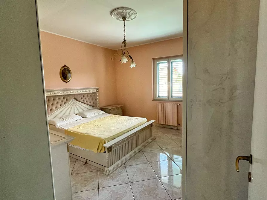 Immagine 18 di Casa trifamiliare in vendita  a Pescara