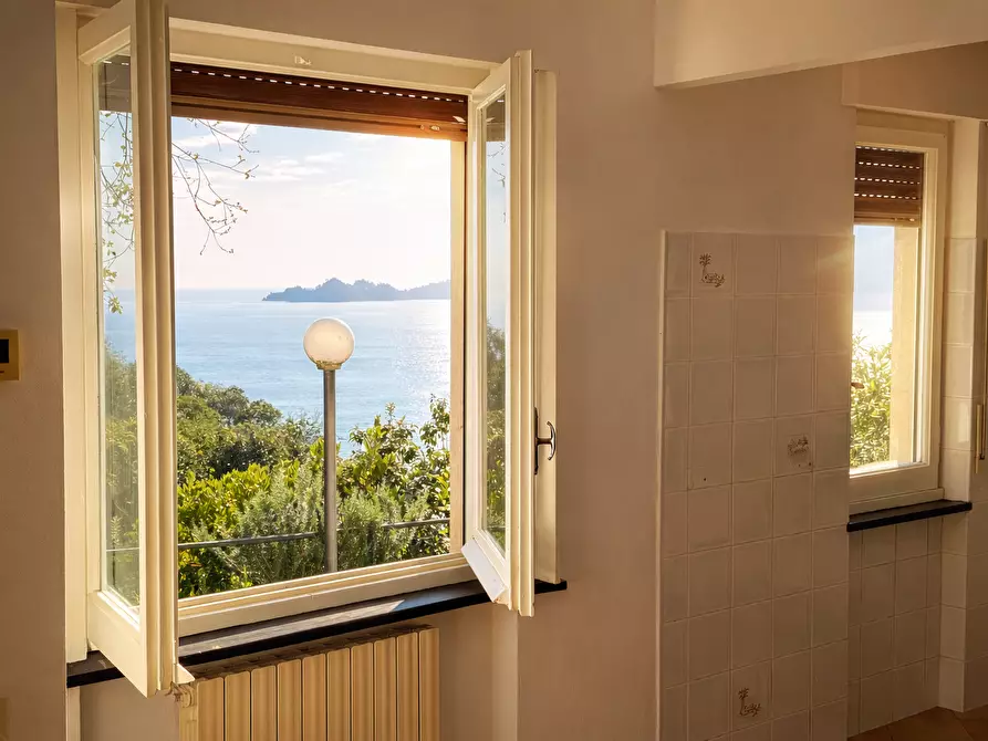 Immagine 2 di Bilocale in vendita  a Zoagli