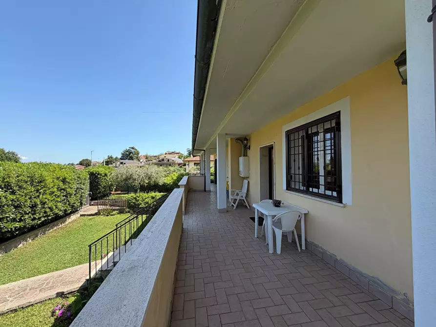Immagine 5 di Villa in vendita  a Castelnuovo Di Porto