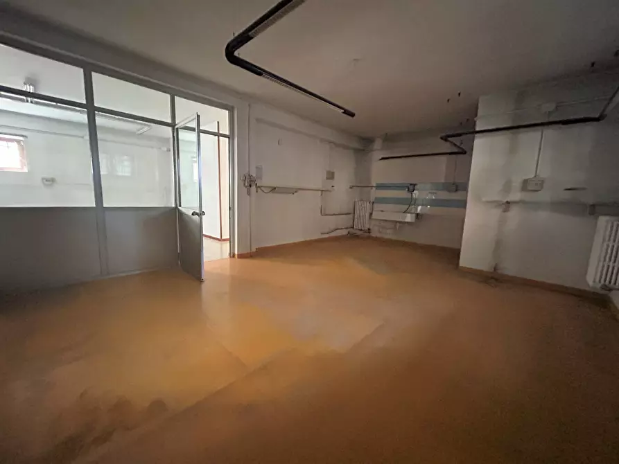 Immagine 3 di Locale commerciale in affitto  in Via Pietrino Belli 65 a Torino