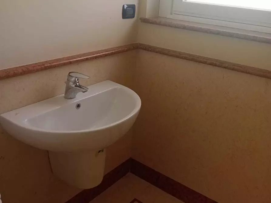 Immagine 32 di Pentalocale in vendita  in Strada Milius - Ronsaglia 14 a Moncalieri