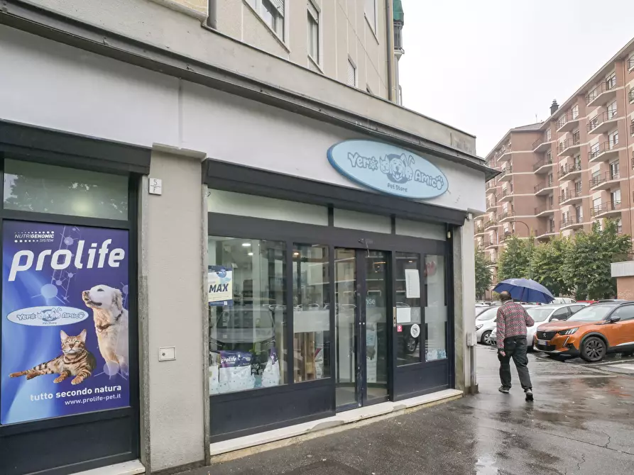 Immagine 2 di Locale commerciale in affitto  in piazza respighi 5 a Torino