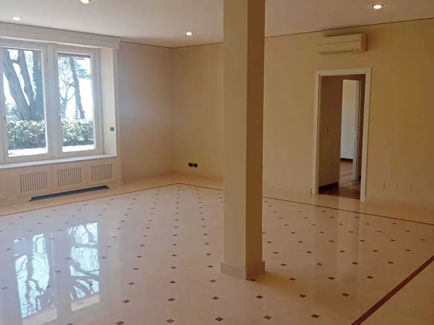 Immagine 30 di Pentalocale in vendita  in Strada Milius - Ronsaglia 14 a Moncalieri