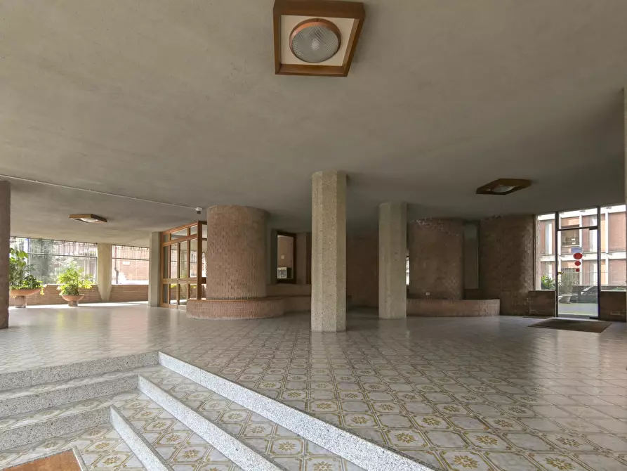 Immagine 49 di Pentalocale in vendita  in Via Trana a Torino