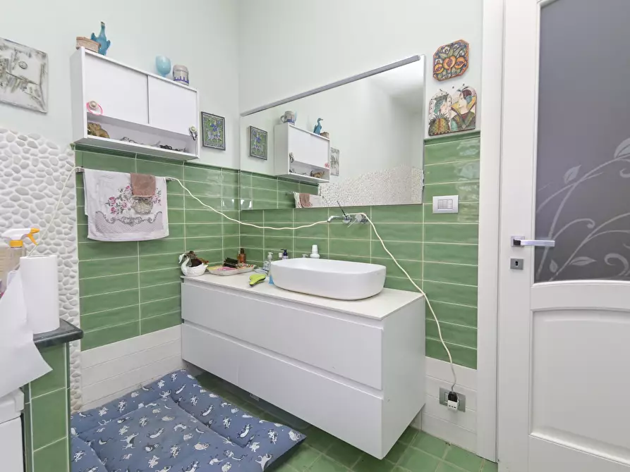 Immagine 29 di Pentalocale in vendita  in Via Trana a Torino