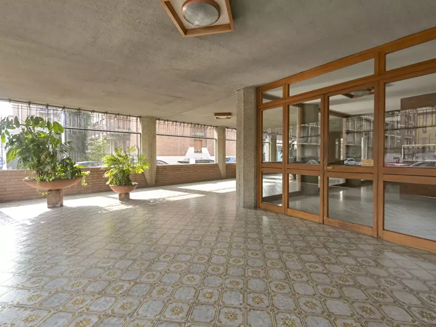 Immagine 50 di Pentalocale in vendita  in Via Trana a Torino