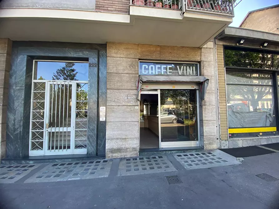 Immagine 1 di Locale commerciale in vendita  in corso vercelli 222 a Torino
