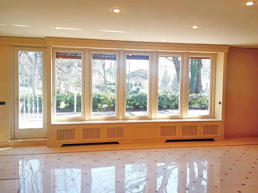 Immagine 27 di Pentalocale in vendita  in Strada Milius - Ronsaglia 14 a Moncalieri