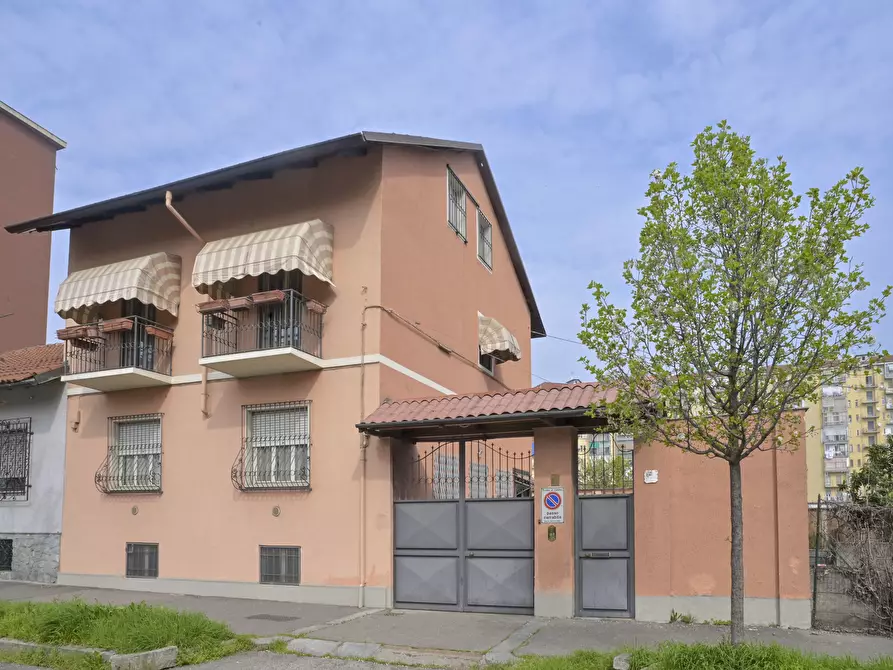 Immagine 1 di Casa bifamiliare in vendita  in Via Sospello 61 a Torino