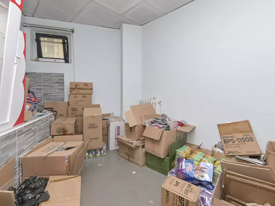 Immagine 30 di Locale commerciale in affitto  in piazza respighi 5 a Torino