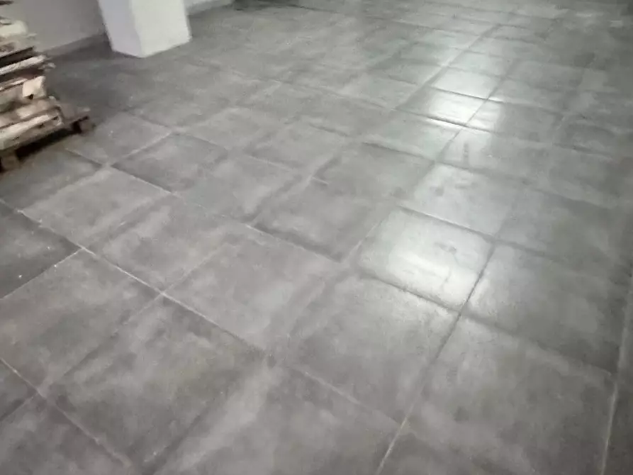 Immagine 9 di Garage in vendita  in via vittorio veneto a Monopoli