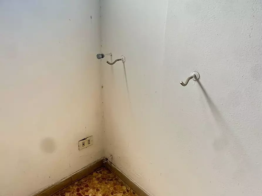 Immagine 7 di Loft/Open space in vendita  in Via Umberto I a Monopoli