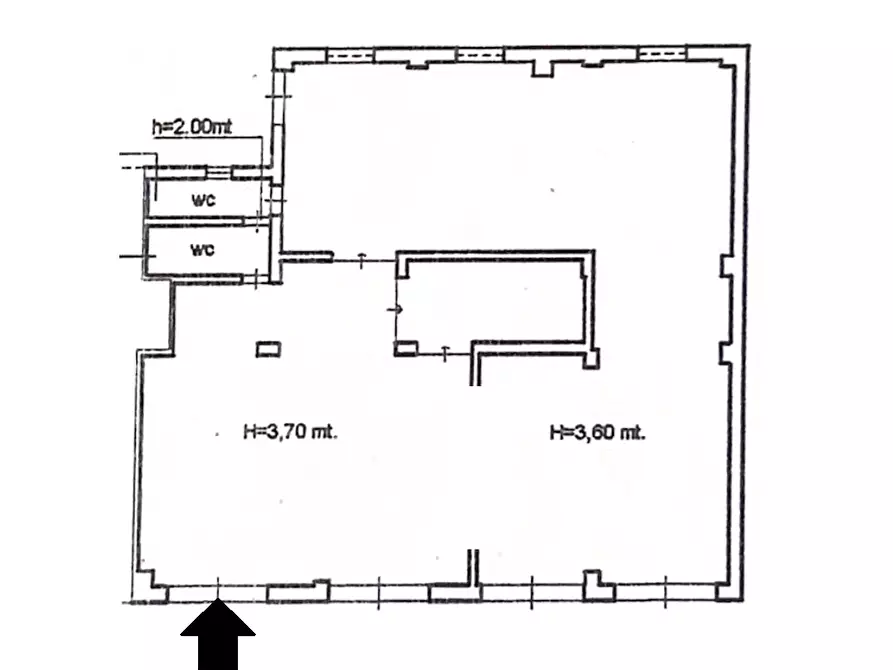 Immagine 1 di Locale commerciale in vendita  in Via Giacomo Leopardi a Monopoli