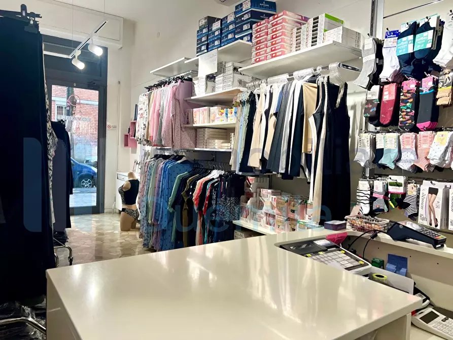 Immagine 5 di Attività commerciale in vendita  a Bologna